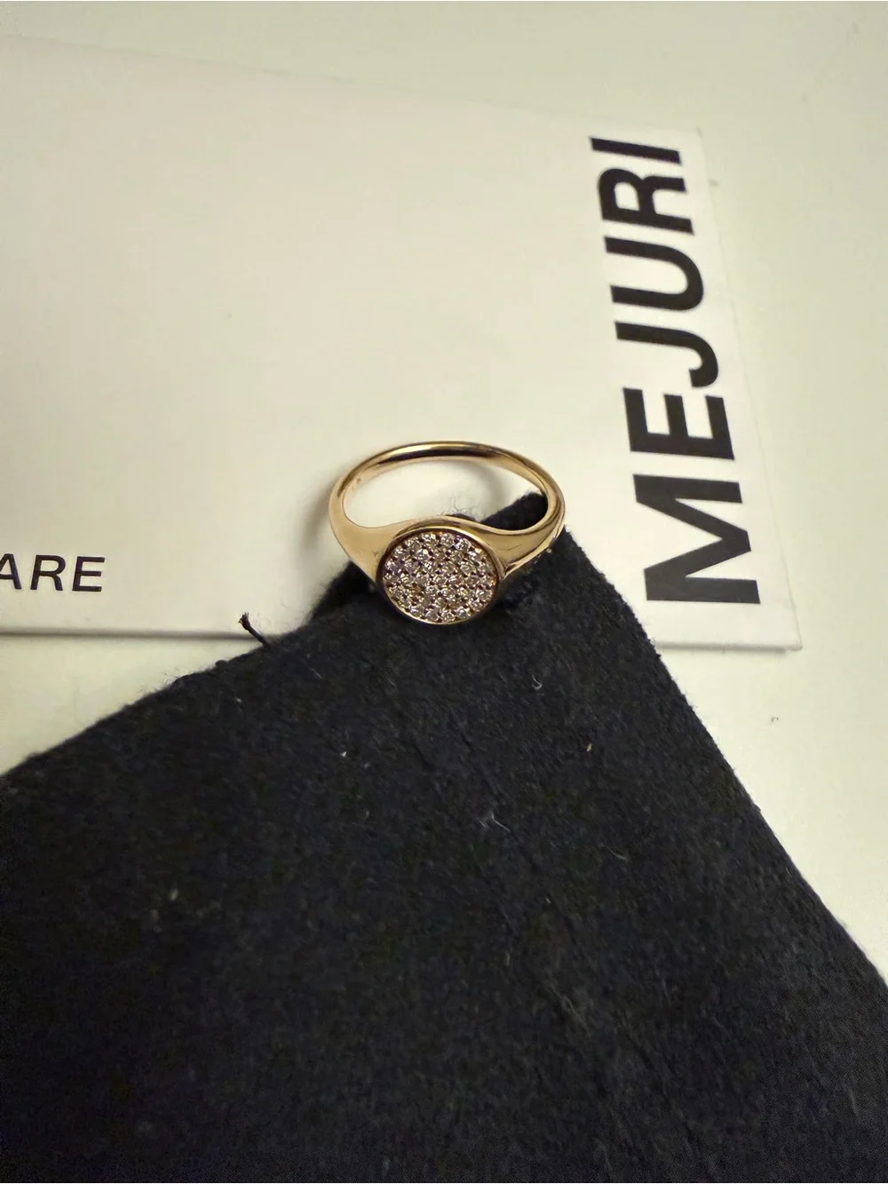 Mejuri 14k Gold Pavé Round Signet Ring size 3